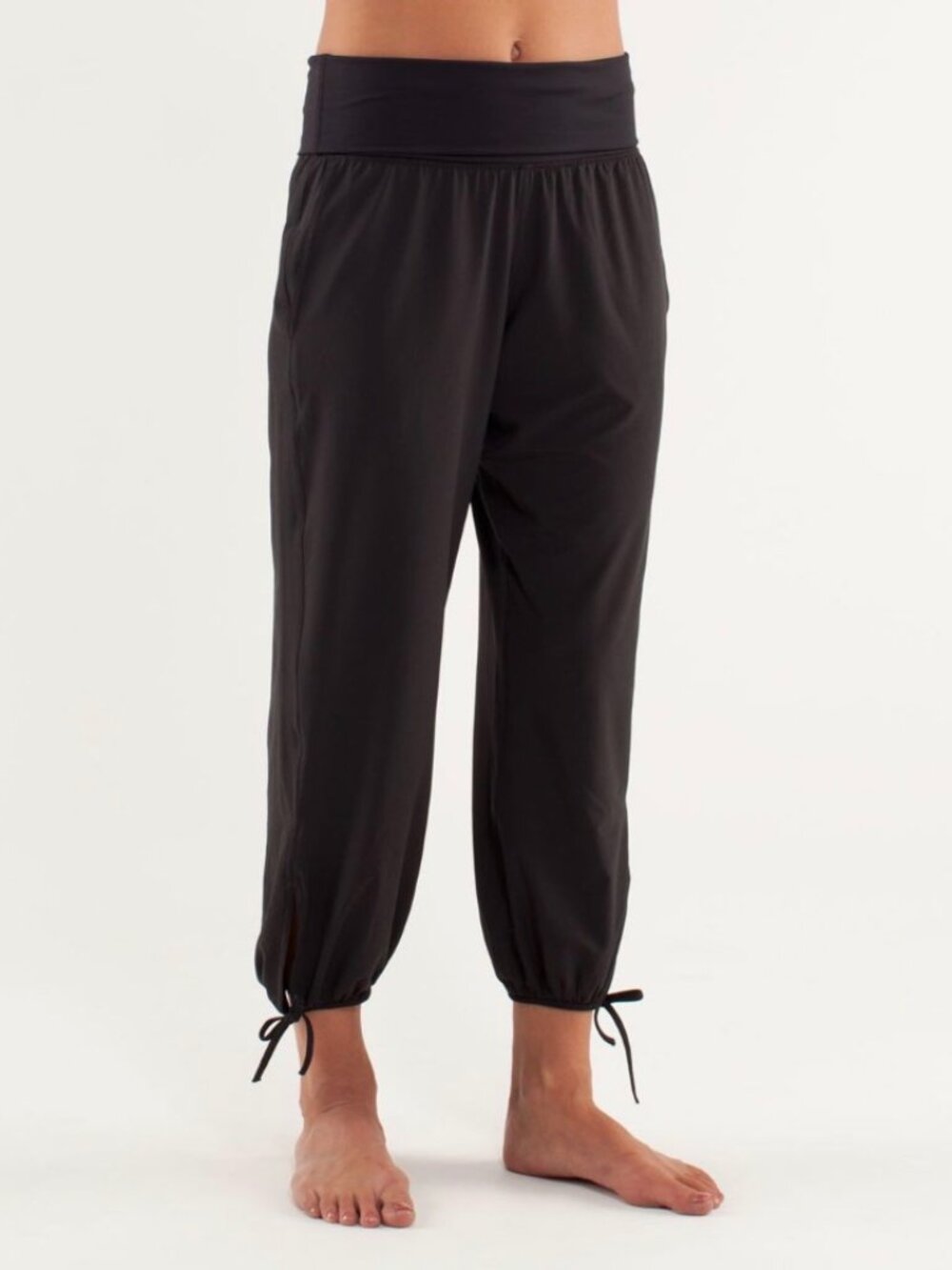 Lululemon Black Om Pant Crop High Waisted Yoga Pants Size 8